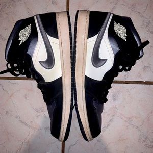 Jordan 1 mid satin grey toe. Size 12